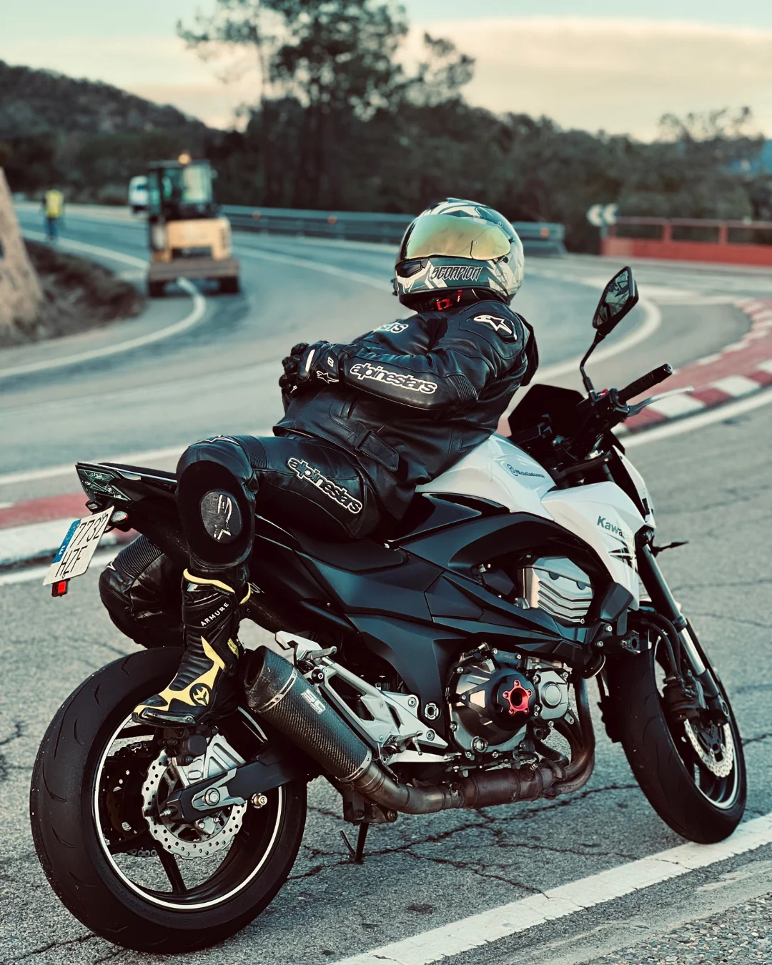 Motocicleta clásica en una concentración.